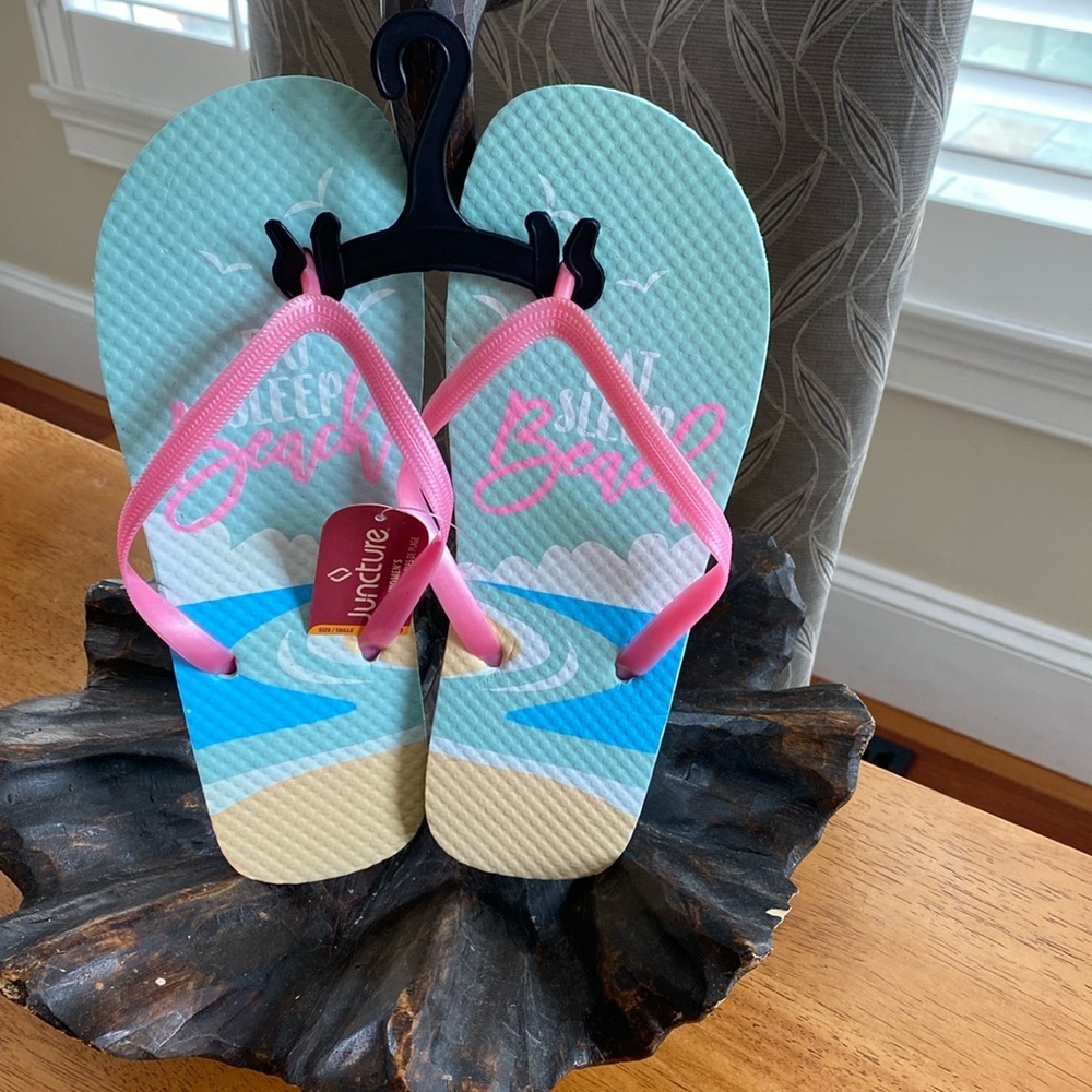 Eat Sleep Beach Women's Flip Flops NWT Sizes 5/6, 7/8, 9/10, 11/12